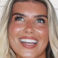 abbielovering Meztelen