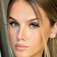 Alex Ann Lavigne-Pelletier Meztelen