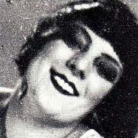 Alice Prin Meztelen