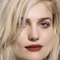 Alison Sudol Meztelen