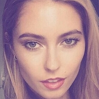Amy Neville Meztelen