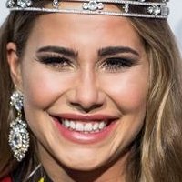 Anahita Rehbein Meztelen
