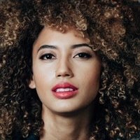 Andy Allo Meztelen