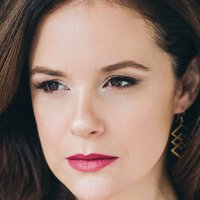 Angela Besharah Meztelen