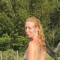 Anja do subúrbio Meztelen