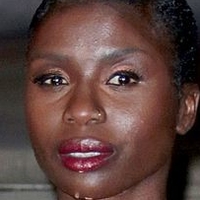 Ann Akinjirin Meztelen