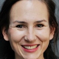 Anna Grisebach Meztelen