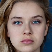 Anna Herrmann Meztelen