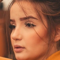 Anna Livya Meztelen