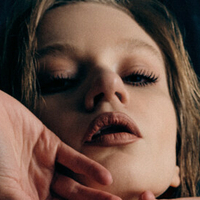 Annie Kinshova Meztelen