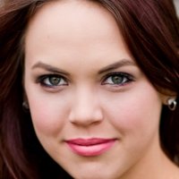 April Hannah Meztelen