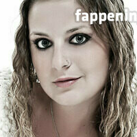 aprilaura Meztelen