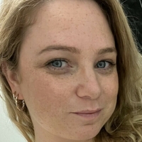 Ashton Meztelen