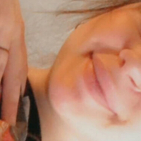 Assthrofried Meztelen