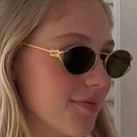 Aurelia Nobels Meztelen