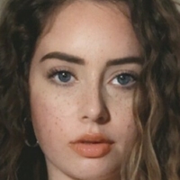 babyraerae1 Meztelen