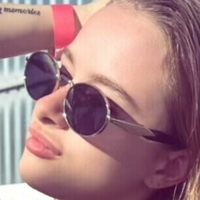 Banditka Kristina Meztelen