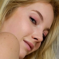 Bella Spark Meztelen
