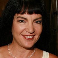 Brinke Stevens Meztelen