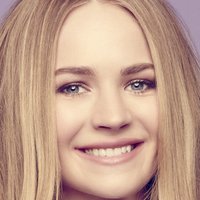 Britt Robertson Meztelen