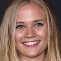Carly Schroeder Meztelen