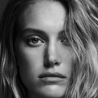 Caroline Lowe Meztelen