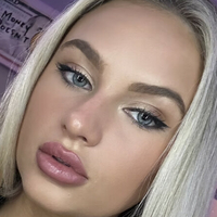Caroline Wick Meztelen