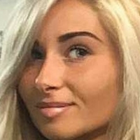 Carrie June Meztelen