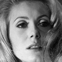 Catherine Deneuve Meztelen