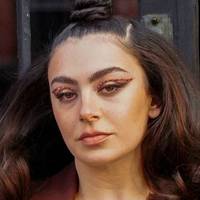 Charli XCX Meztelen