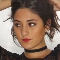 Charo Oubiña Meztelen
