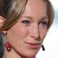 Christine Theiss Meztelen