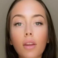 Cora Maay Meztelen