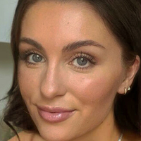 Courtney Ryan Meztelen
