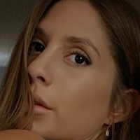 Courtney Meztelen