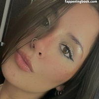 Dani Leiva Meztelen