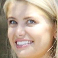 Demi Burnett Meztelen