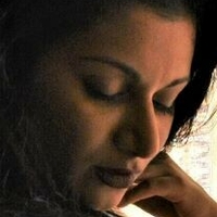 Devi Meztelen