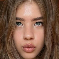 eeemily Meztelen