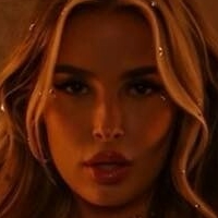 elenakamperi Meztelen