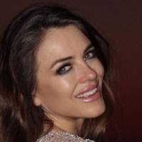 Elizabeth Hurley Meztelen