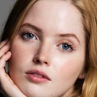 Ellie Bamber Meztelen