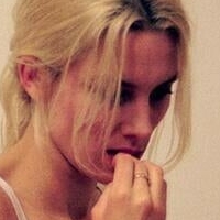 Ellie Rowsell Meztelen