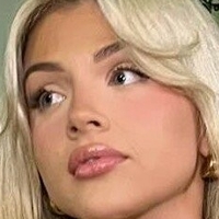 Ellieday Meztelen