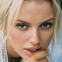 Elodie Russell Meztelen