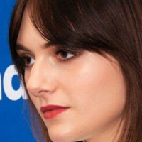 Emilia Jones Meztelen