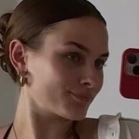 Emilia Peter Meztelen