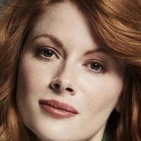 Emily Beecham Meztelen