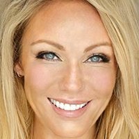 Emily Roche Meztelen