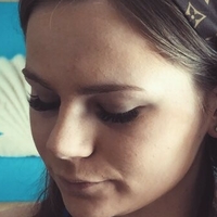 Emily V Meztelen